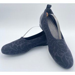 aetrex Black Floral Embossed Comfort Almond Toe Flats Size 9